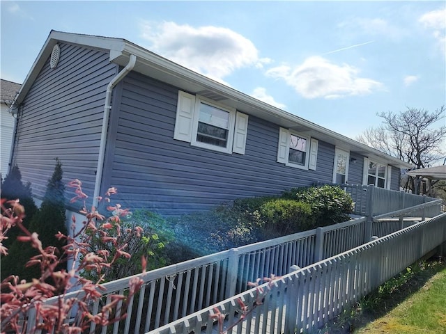 807 W 1st Ave, Derry Twp, PA 15627 - view of side of property featuring fence