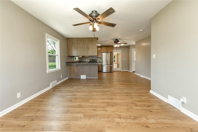 745 N Broad St, Pine Twp Mer, PA 16127 - kitchen featuring appliances with stainless steel finishes, a peninsula, ceiling fan, open floor plan, and baseboards