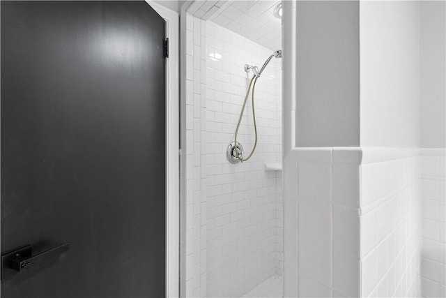 full bath featuring a tile shower
