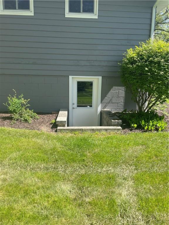 855 W Sanner St, Somerset Boro, PA 15501 - view of exterior entry with a yard