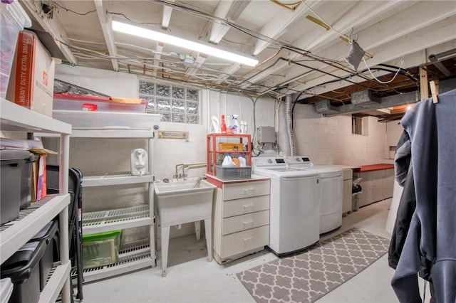 423 Nantucket Dr, Pleasant Hills, PA 15236 - laundry room with separate washer and dryer
