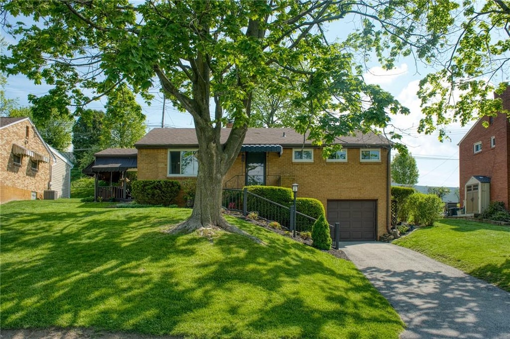 423 Nantucket Dr, Pleasant Hills, PA 15236 - photo 1