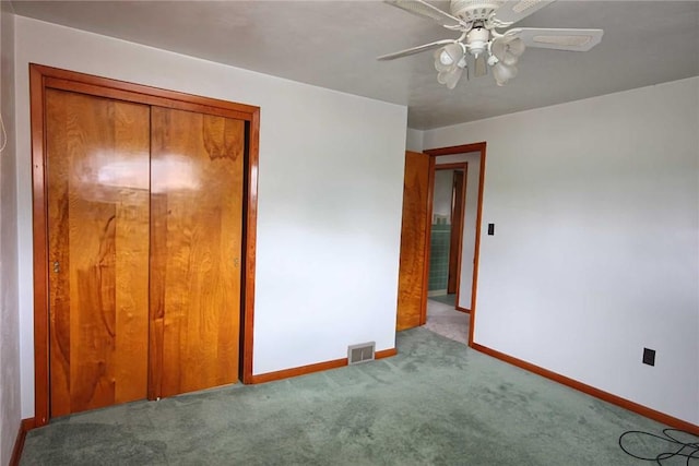 unfurnished bedroom with carpet floors, baseboards, a closet, and ceiling fan