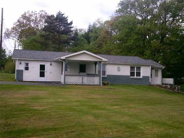 view of front of house featuring a front lawn and a porch