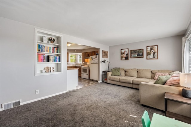 living area featuring carpet floors and baseboards