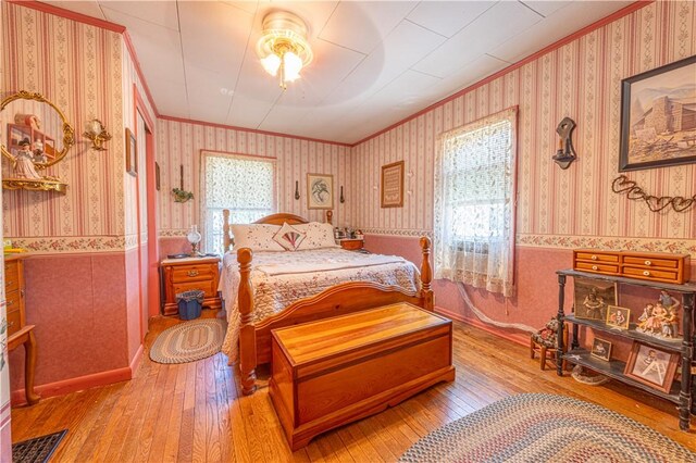135 Oak Forest Rd, New Freeport, PA 15316 - bedroom with crown molding, hardwood / wood-style floors, wallpapered walls, and ceiling fan