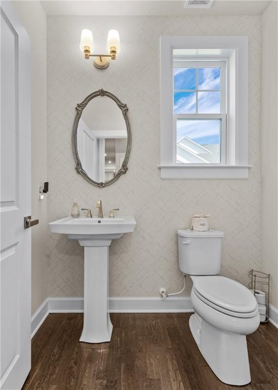 521 Cambridge Ct, Pine Twp Nal, PA 15090 - bathroom featuring wood finished floors, toilet, and baseboards