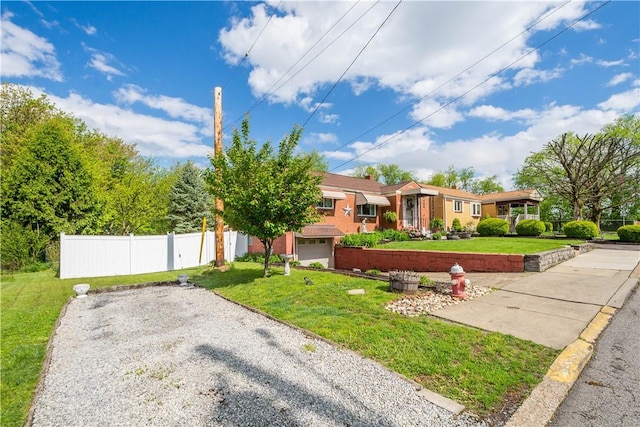 view of front of house featuring gravel driveway