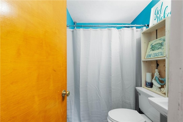 full bath featuring toilet and a shower with curtain