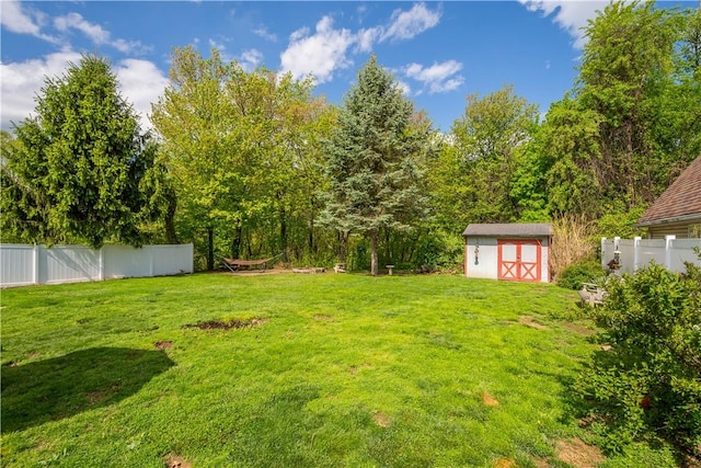 view of yard with a storage unit and an outdoor structure