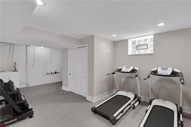 exercise area with recessed lighting and baseboards