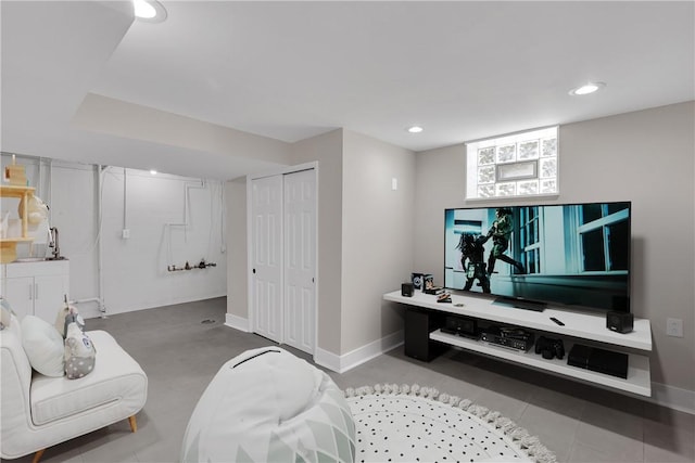 sitting room featuring baseboards and recessed lighting