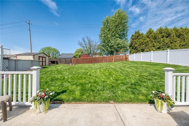 view of yard featuring a storage unit and an outdoor structure