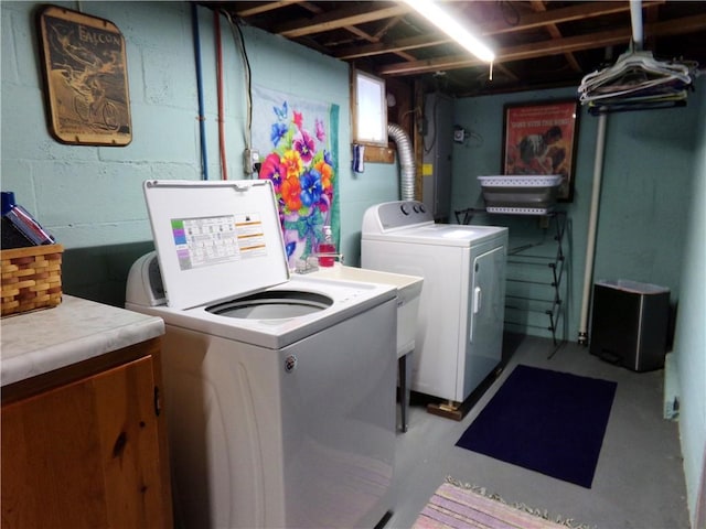 959 E Main St, Somerset Boro, PA 15501 - laundry area featuring separate washer and dryer and concrete block wall