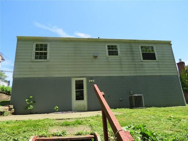 973 Glen Hayes Dr, Moon/Crescent Twp, PA 15046 - back of house featuring central air condition unit