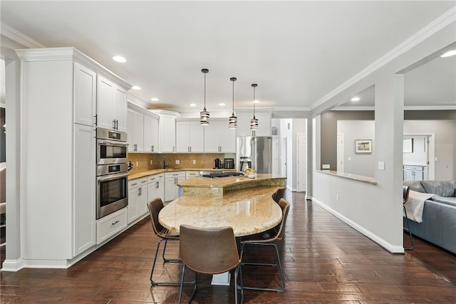 104 Ross Creek Ln, Peters Twp, PA 15367 - kitchen with stainless steel appliances, dark wood finished floors, recessed lighting, a kitchen breakfast bar, and tasteful backsplash