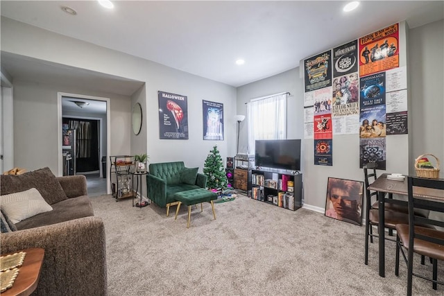living area featuring carpet floors, recessed lighting, and baseboards