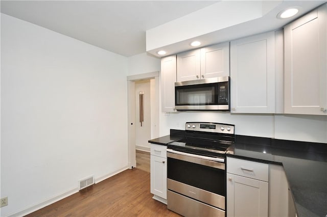 18 W Manilla Ave, Green Tree, PA 15220 - kitchen with stainless steel appliances, dark countertops, wood finished floors, recessed lighting, and baseboards
