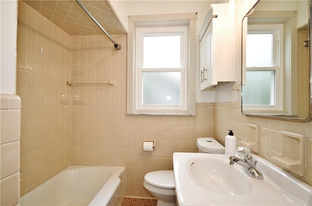 18 W Manilla Ave, Green Tree, PA 15220 - full bath featuring toilet, tile walls, a sink, and shower / bathtub combination
