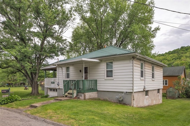 1108 Wills Ave, Lower Burrell, PA 15068 - bungalow with a front lawn