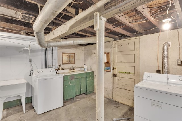1108 Wills Ave, Lower Burrell, PA 15068 - clothes washing area featuring washer and dryer