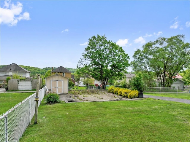view of yard featuring a storage shed and an outdoor structure