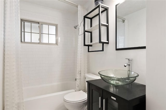 1024 Maine Ave, Hopewell Twp Bea, PA 15001 - bathroom featuring toilet, shower / tub combo with curtain, and vanity
