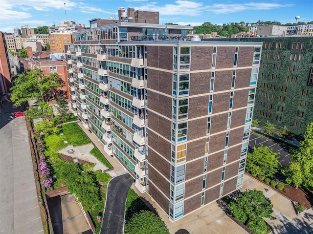 view of apartment building / complex