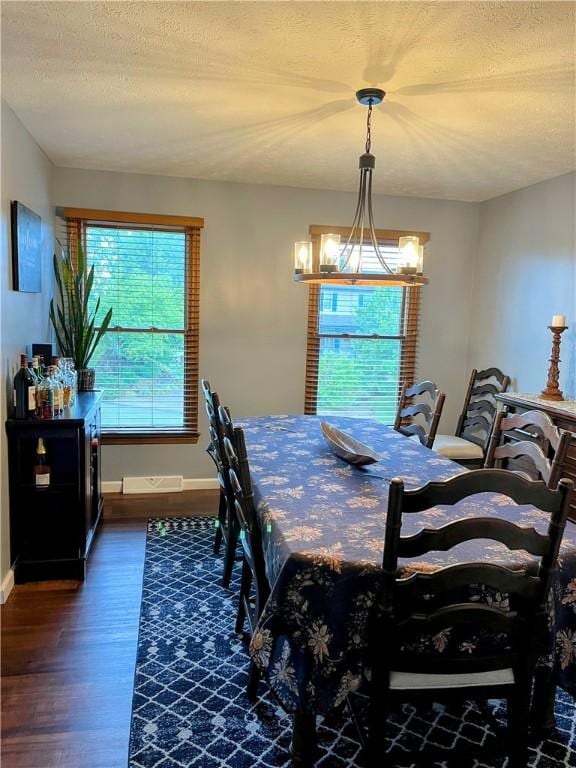 1016 Timberwood Ct, Murrysville, PA 15668 - dining area with dark wood-style flooring, a chandelier, baseboards, and a textured ceiling