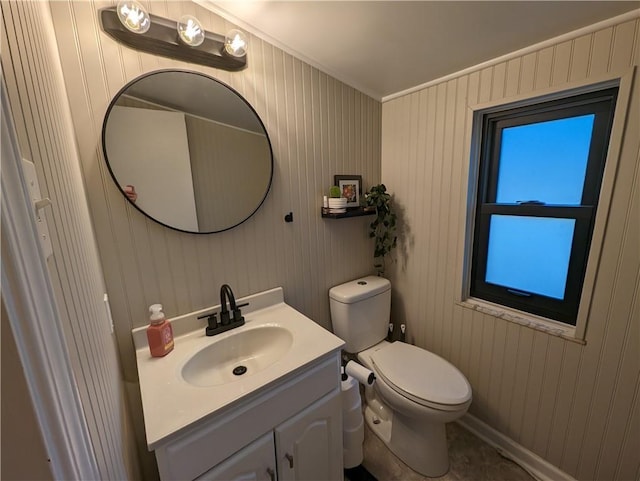 bathroom with vanity, toilet, and ornamental molding