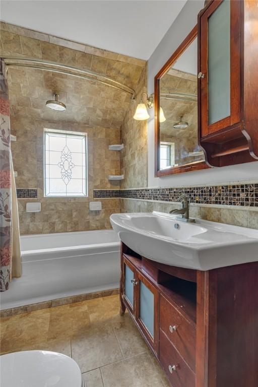 584 Park Rd, Chippewa Twp, PA 15010 - full bathroom featuring tile walls, shower / bathtub combination with curtain, vanity, and toilet