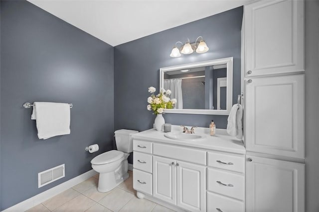 full bath with tile patterned flooring, toilet, baseboards, a shower with shower curtain, and vanity