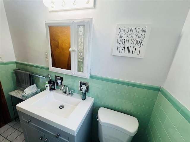 3750 Margate Rd, Churchill Boro, PA 15221 - half bath with tile walls, wainscoting, toilet, vanity, and tile patterned flooring