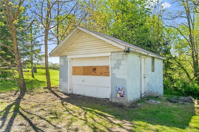 view of detached garage