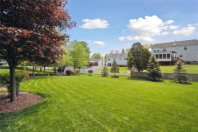 view of yard featuring a storage shed and a residential view