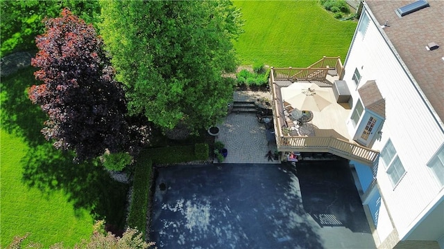aerial view of property and surrounding area