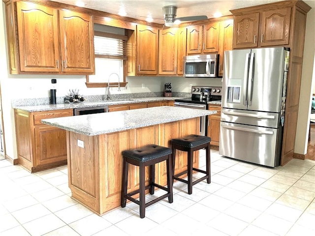 112 Pheasant Ridge Dr, Center Twp But, PA 16001 - kitchen with stainless steel appliances, a sink, light stone counters, and a center island