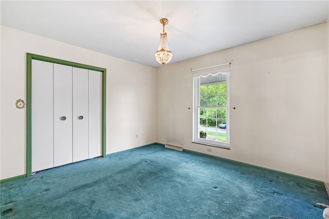unfurnished bedroom featuring carpet flooring, a chandelier, baseboards, and a closet