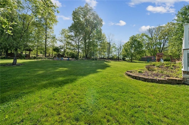 430 Southfield Dr, Hempfield Twp Wml, PA 15601 - view of green lawn