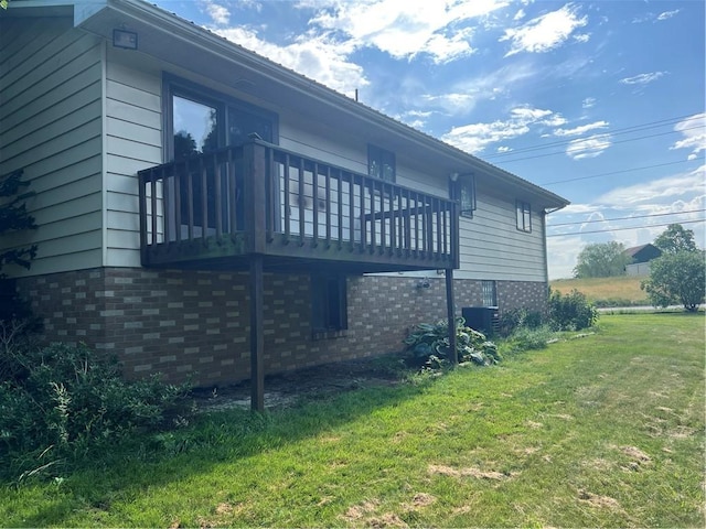 105 Lawrence Ave, Twp Of But Nw, PA 16001 - view of property exterior featuring a yard