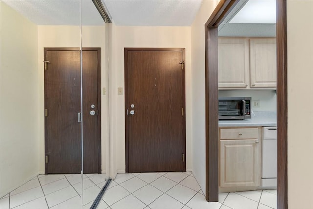 5600 Munhall Rd Unit 517, Squirrel Hill, PA 15217 - view of foyer