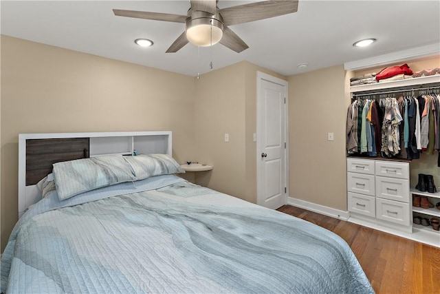 bedroom featuring dark wood-type flooring, baseboards, a closet, ceiling fan, and recessed lighting