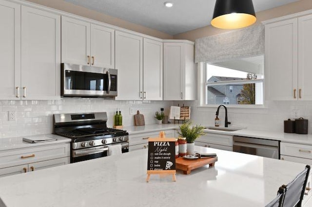 422 Hawthorn Hill Dr, Canonsburg, PA 15317 - kitchen with stainless steel appliances, white cabinetry, an island with sink, and backsplash