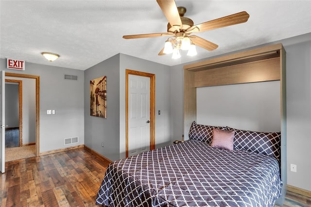 bedroom with hardwood / wood-style flooring, baseboards, and ceiling fan