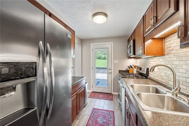 112 Cranbrooke Dr, Findlay Twp, PA 15108 - kitchen with stainless steel appliances, a sink, dark countertops, decorative backsplash, and wood finish floors