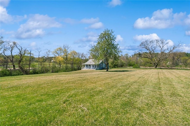 view of green lawn