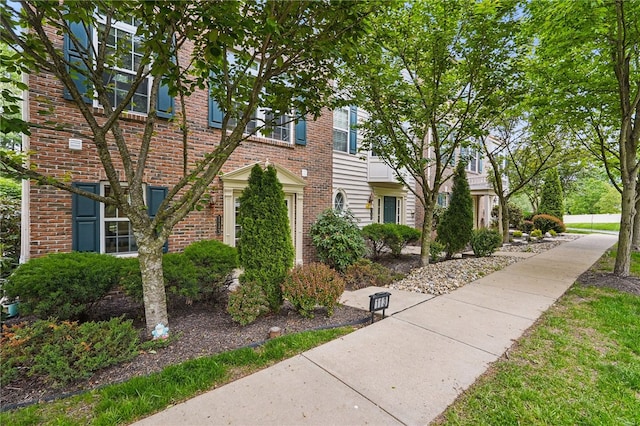 113 Lewisham Rd, Cranberry Twp, PA 16066 - view of side of property with brick siding