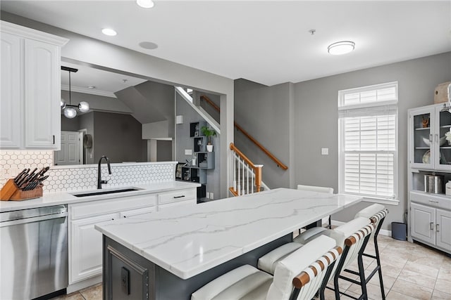 113 Lewisham Rd, Cranberry Twp, PA 16066 - kitchen featuring dishwasher, a sink, a breakfast bar area, backsplash, and a kitchen island