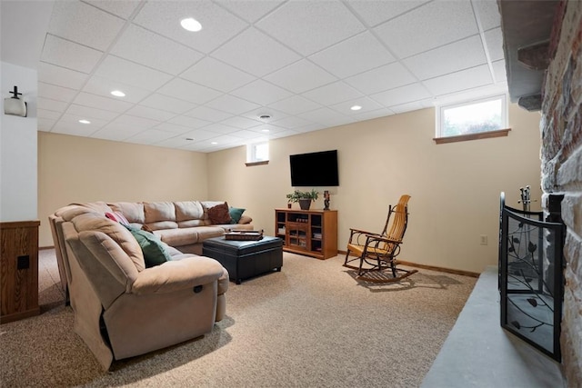 carpeted living room with healthy amount of natural light, a drop ceiling, and recessed lighting