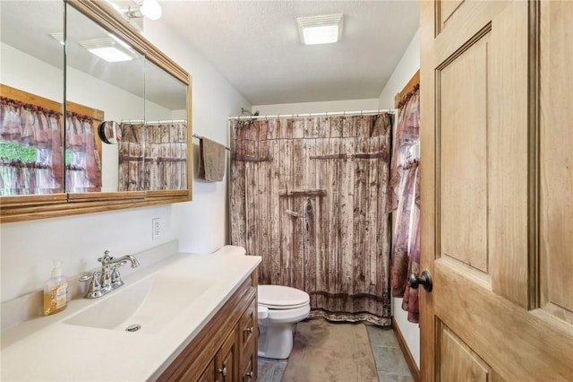 1770 Perry Hwy, Muddy Creek Twp, PA 16051 - full bath with toilet, vanity, and shower / bath combo with shower curtain